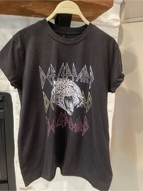 Women’s Black Graphic Def Leppard Tee